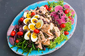 Low FODMAP Salmon Salade Nicoise