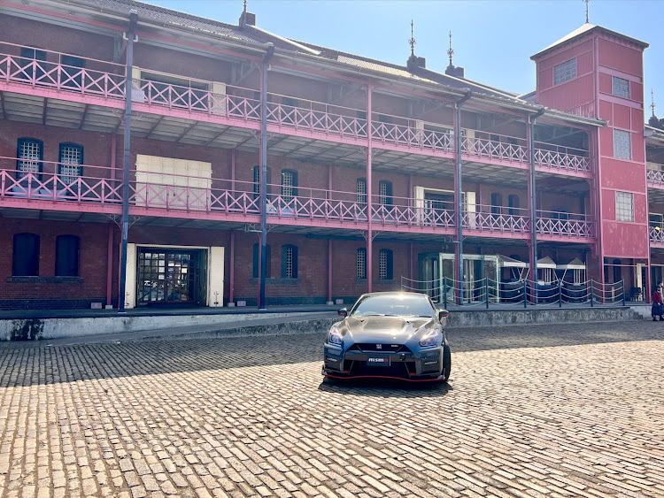 NISSAN GT-RのGTR NISMO・35GT- R・ちょっと変わったNISMO・赤レンガ倉庫撮影会・究極のドライビングプレジャーに関するカスタム事例の投稿画像4枚目