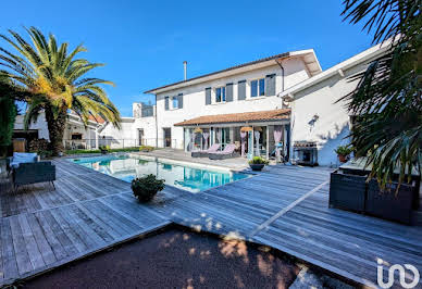 House with pool and terrace 3