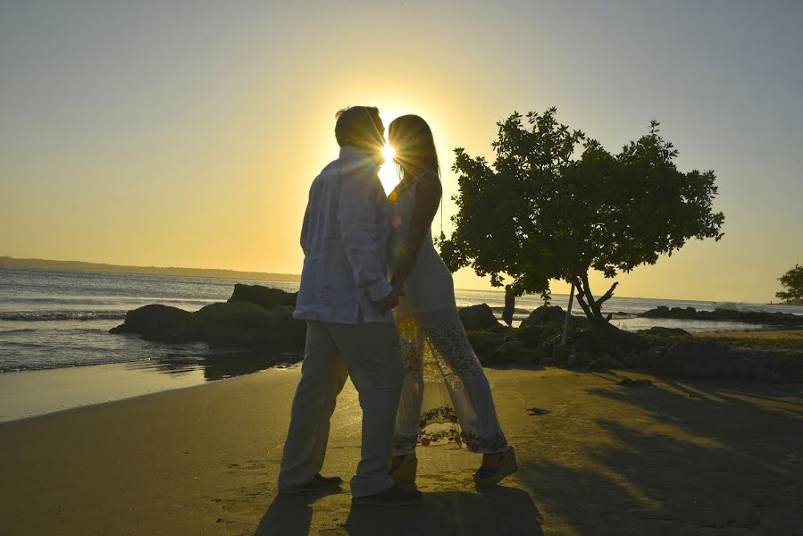 Wedding photographer Denix Canacue (canacue). Photo of 16 February 2018