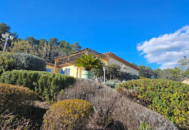 Villa avec piscine et terrasse 10