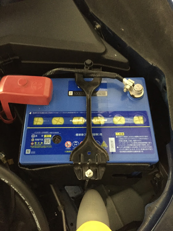 WRX STIのDIY・バッテリー交換・重量アップ・早く洗車したいに関するカスタム事例の投稿画像1枚目