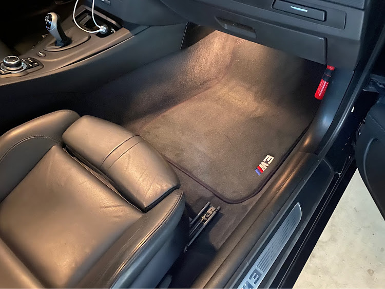 M3 クーペの内装カスタム・フロアマットに関するカスタム事例の投稿画像4枚目