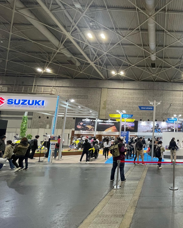 エリシオンプレステージの勝手にコラボごめんなさい・うれしいできごと・インテックス大阪屋上駐車場・エリシオン減ったなあ・コラボショットに関するカスタム事例の投稿画像7枚目