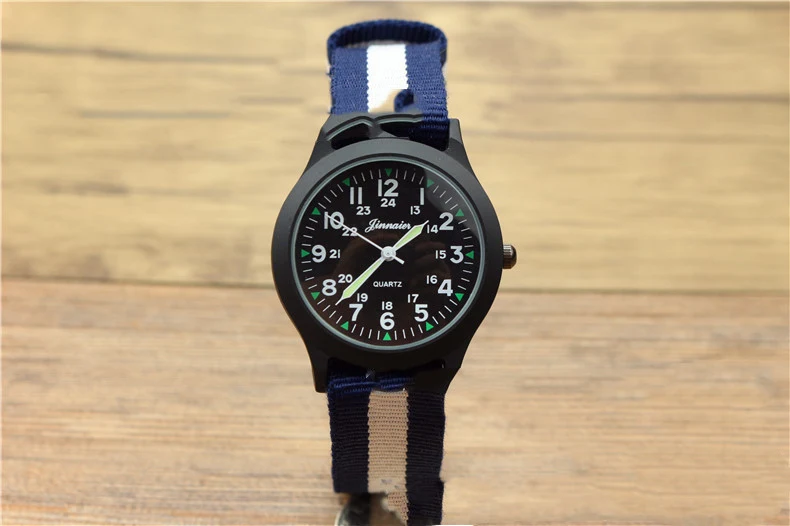 Title 7, Unisex Outdoor-Sport-Nylon-Uhr für Studenten. R...