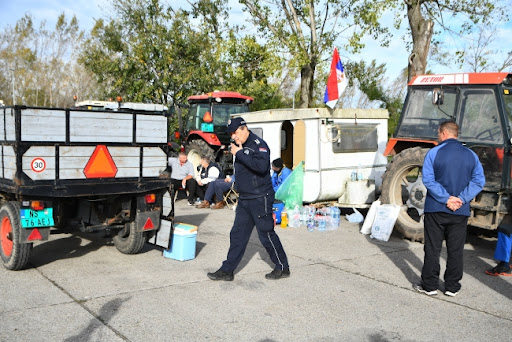 Poljoprivrednici Srbije nastavili protest, rafinerija u Novom Sadu u blokadi