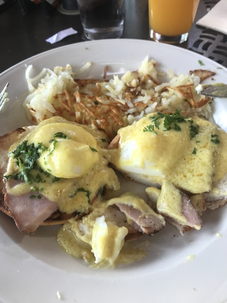 GF Eggs Benedict with Hashbrowns