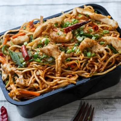 Chicken Noodles In Schezwan Sauce Regular