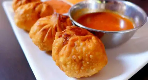 Veg Fried Momos [8 Pieces]