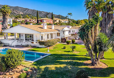 Villa avec piscine et terrasse 19