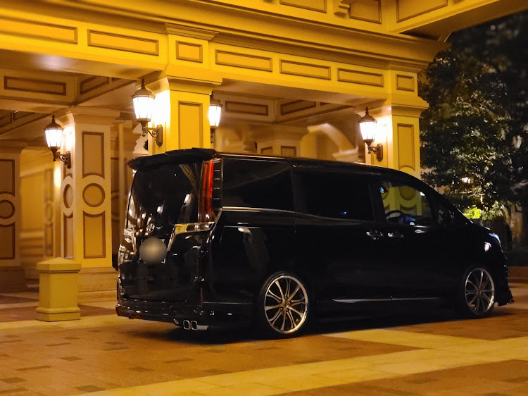 エスクァイアのエスクァイア・ZRR80G・モデリスタ・ディズニー・ホテルロビーに関するカスタム事例の投稿画像1枚目