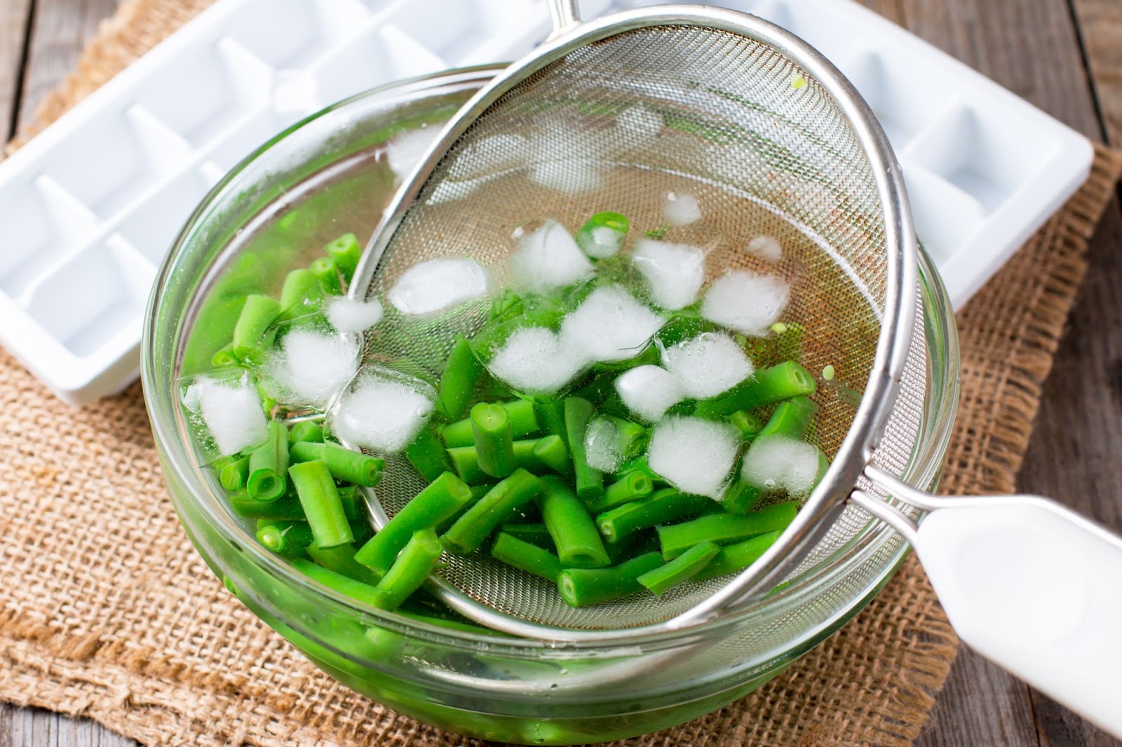 Plunging vegetables into boiling water