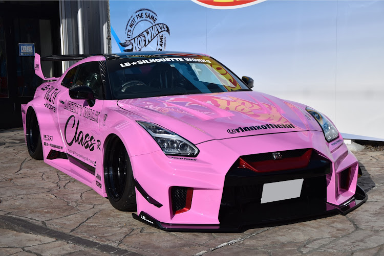 R35 GT-R リバティーウォーク カルソニック カスタム