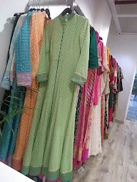 Talking Threads Experience Store photo 3