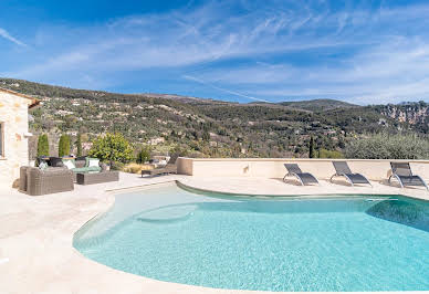 Maison avec piscine et jardin 11