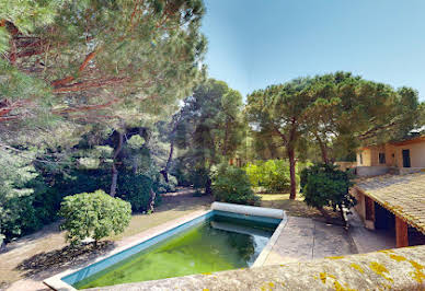 Villa avec piscine et terrasse 10