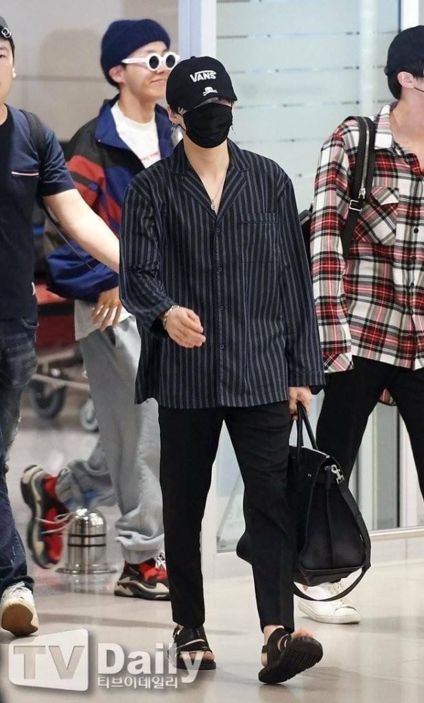 10+ Times BTS's Suga Turned The Airport Into His Personal Runway - Koreaboo