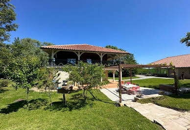 Maison avec piscine et terrasse 4