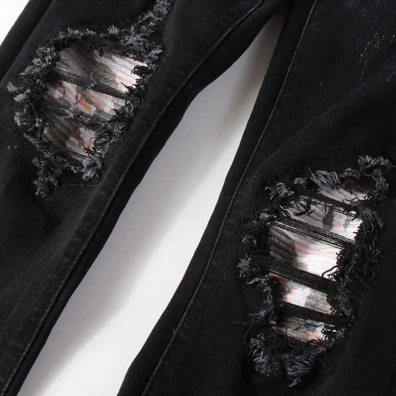 Zwarte ripped patch jeans, stretch, slim fit, High Street fashion. De perfecte jeans voor een trendy en comfortabele look.