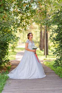 Wedding photographer Nargiza Latypova (photovruki1). Photo of 19 September 2019