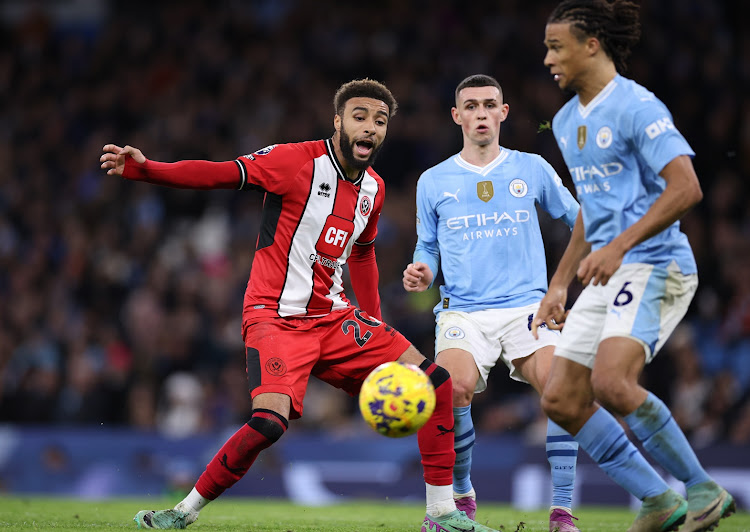 Jayden Bogle of Sheffield United (L) in action against Nathan Ake of Manchester City (R) during their English Premier League match against Sheffield United.