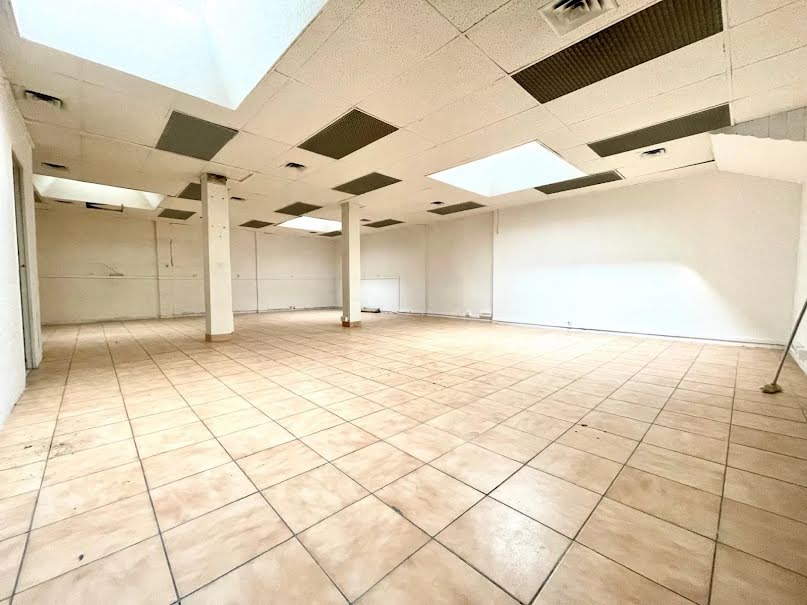 Location  locaux professionnels  230 m² à Paris 15ème (75015), 8 300 €