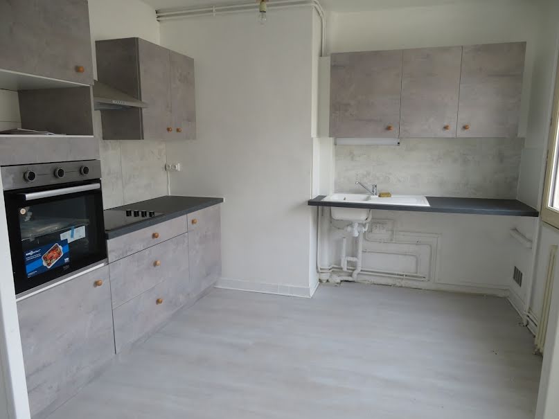 Location  appartement 3 pièces 78.01 m² à Le Dorat (87210), 580 €