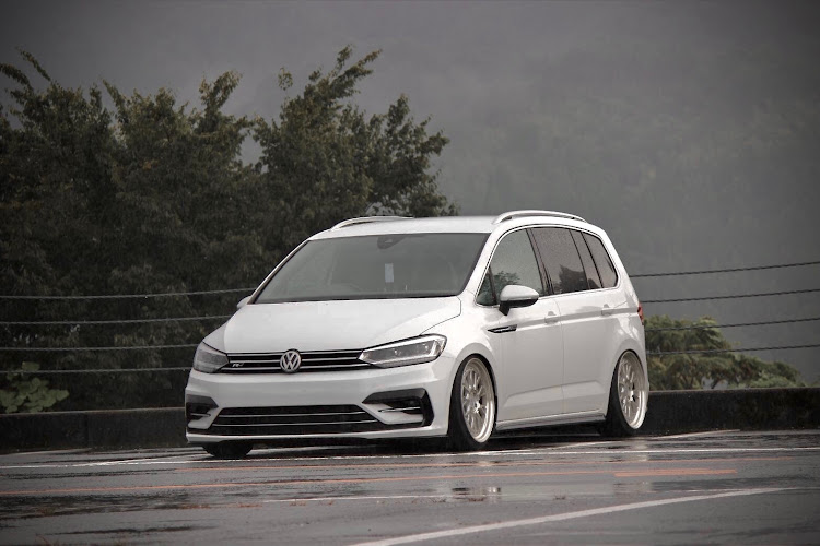 ゴルフトゥーランのVW・Volkswagen・GOLF TOURAN・5T・Euroに関するカスタム事例の投稿画像1枚目