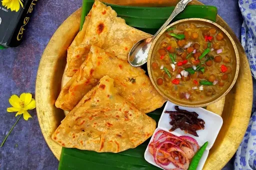 Mixed Tawa Paratha And Chole Bhature