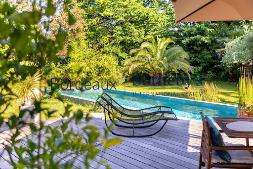 Maison avec piscine et jardin 4