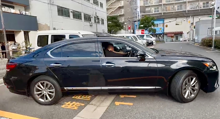 LSのレクサス・ls600hl・ls460・秋サム・ホイール交換に関するカスタム事例の投稿画像1枚目