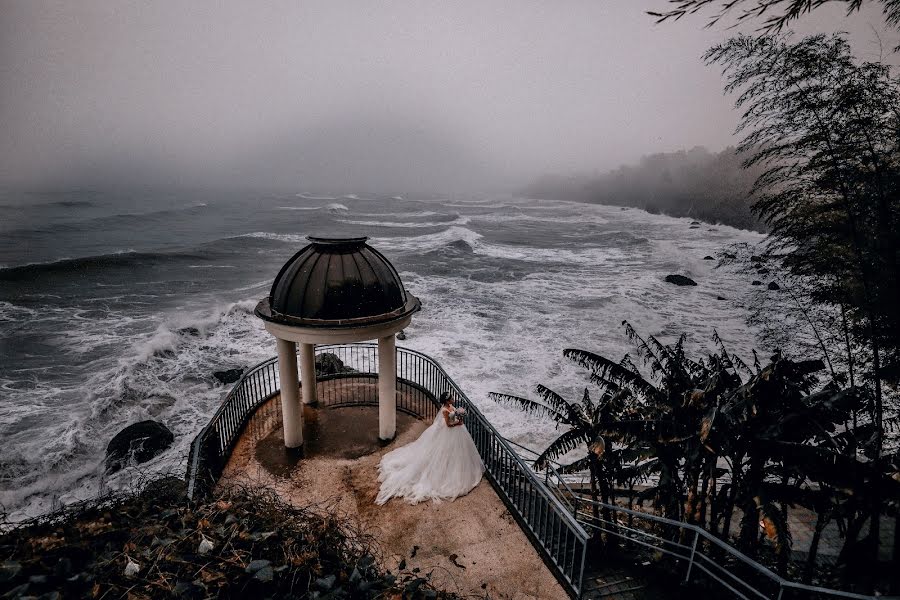 Fotógrafo de casamento Archil Korgalidze (weddingingeorgia). Foto de 18 de fevereiro 2020