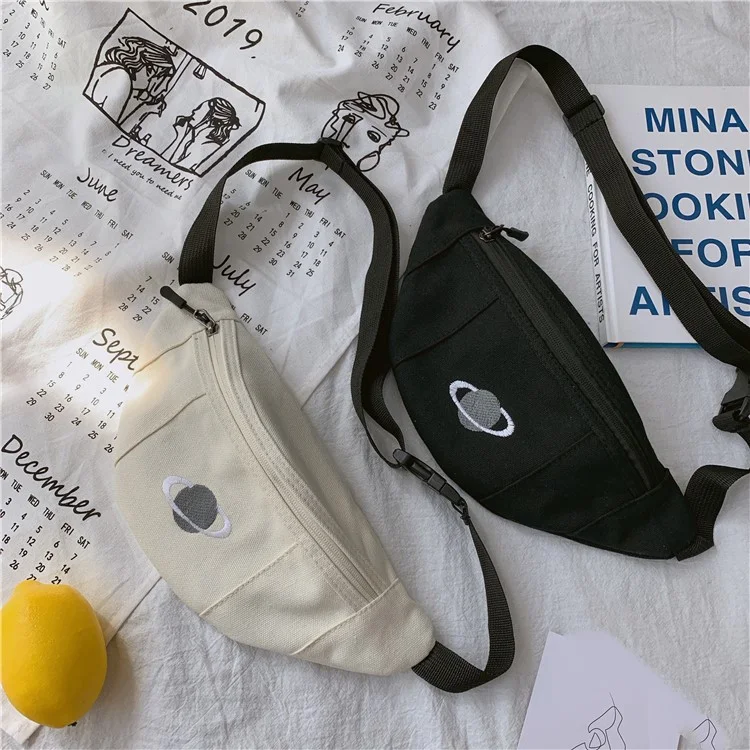 Sac de poitrine Harajuku Chaogang Wind Planet. Style urbain et original. Idéal pour transporter vos essentiels avec confort et une touche tendance.