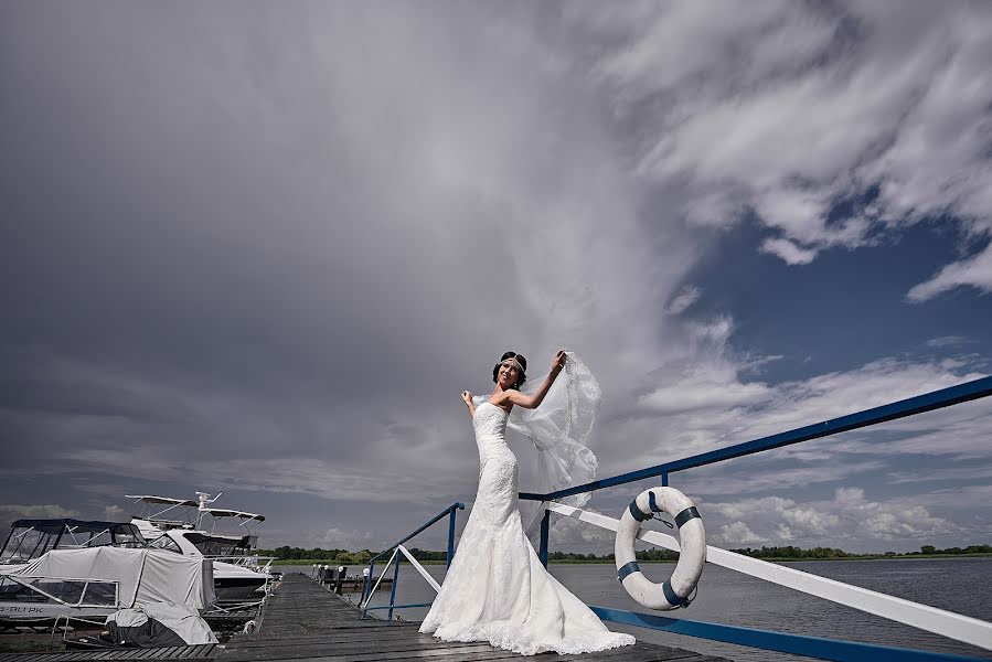 Wedding photographer Oleg Kostin (studio1). Photo of 31 March 2016