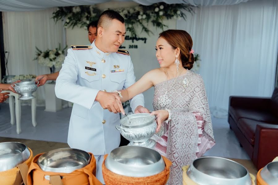 Fotógrafo de bodas Piroon Rukthongchai (tikpixs). Foto del 8 de septiembre 2020