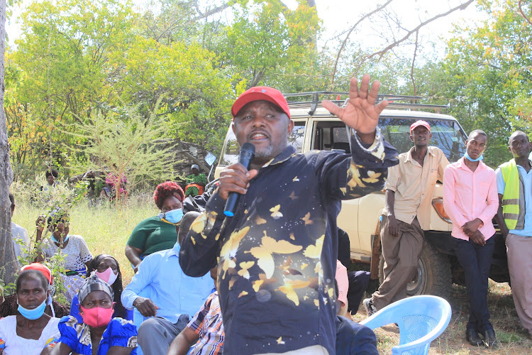 Mwingi North MP, Paul Nzengu addressing parents in Tyaa Kamuthale, Mumoni