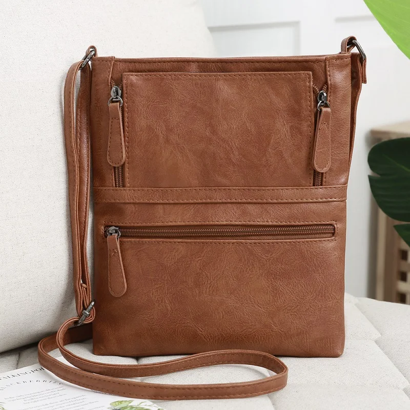 Title 4, Messenger Bag mit kontrastierendem Frontreißver...