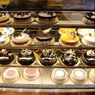 Creamy Dreamy Cake Shop photo 1