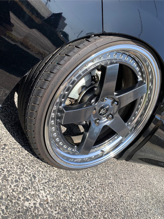 ノアのひさしぶりの投稿・ホイール売ります・workジスタンスw5sに関するカスタム事例の投稿画像3枚目