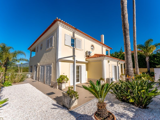 Maison avec piscine et terrasse 1