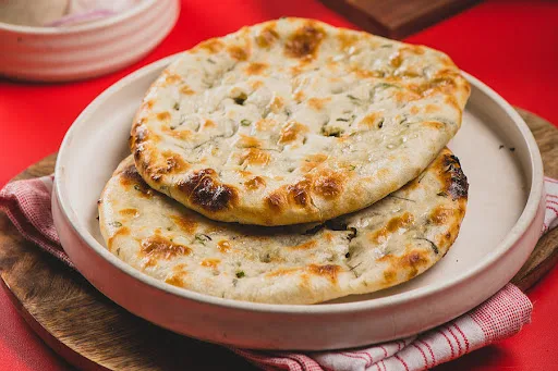 Amritsari Kulcha (2pcs)