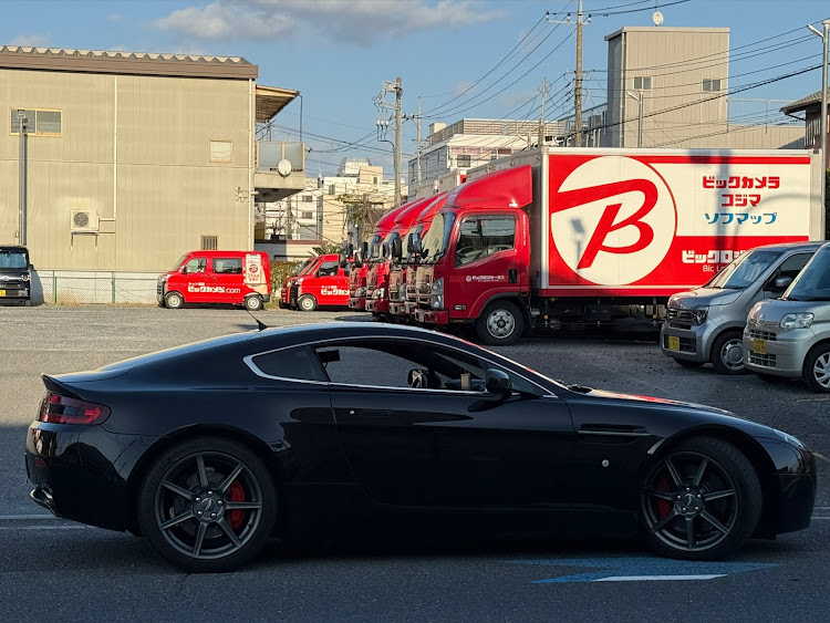 ヴァンテージ クーペのアストンマーチン　V8ヴァンテージ・ビックカメラ配達トラック・戸田市・休日ドライブ(o^-')b !・来週は洗車するぞ〜に関するカスタム事例の投稿画像2枚目