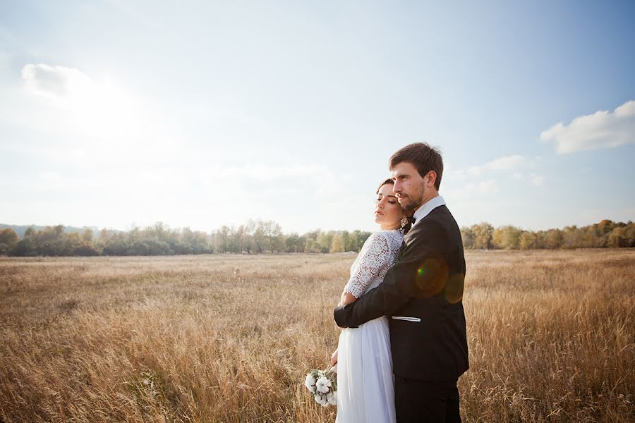 Fotógrafo de casamento Yuliya Reznichenko (manila). Foto de 30 de abril 2014