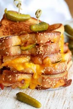 Dill Pickle Bacon Grilled Cheese was pinched from <a href="http://www.spendwithpennies.com/bacon-dill-pickle-grilled-cheese/" target="_blank">www.spendwithpennies.com.</a>