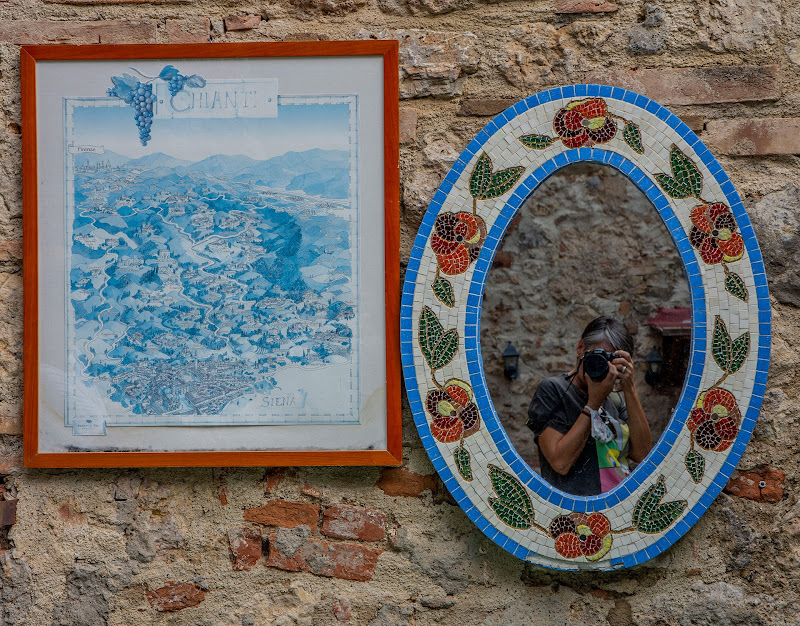 Dopo una bottiglia di Chianti, senz'altro la foto sarà venuta mossa..... di pieralisa