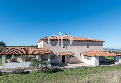 House with pool and terrace 9