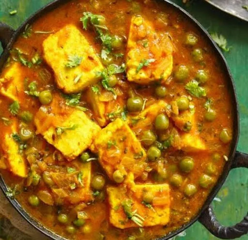 Matar Weds Paneer