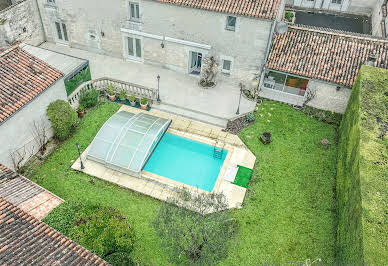 Maison avec piscine et terrasse 2