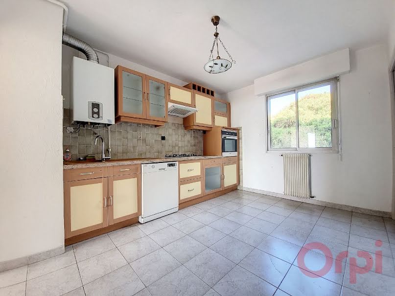 Location  appartement 3 pièces 85 m² à Ajaccio (20000), 1 110 €