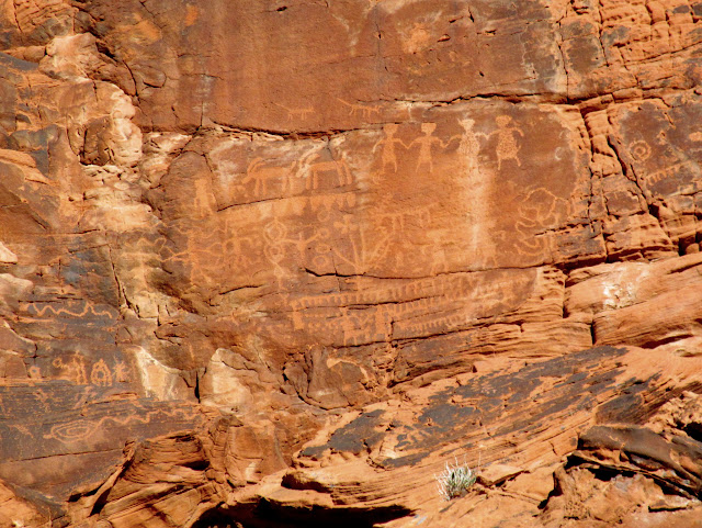 Mouse's Tank petroglyphs